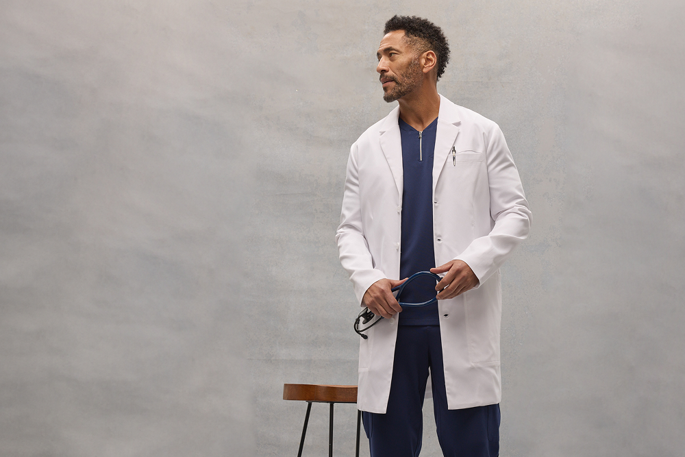 How to Choose the Right Lab Coat for Men